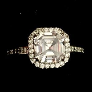 Henri Bendel Swarovski Crystal Ring